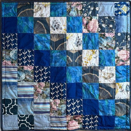 Patchwork blanket with blue and blue floral patterns