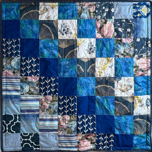 Patchwork blanket with blue and blue floral patterns